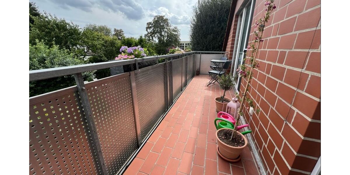 mit Zugang zum Balkon