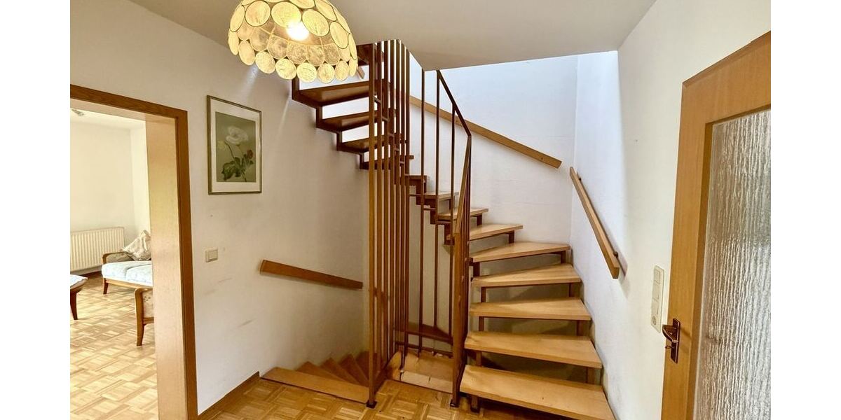 Treppe zum DG und KG