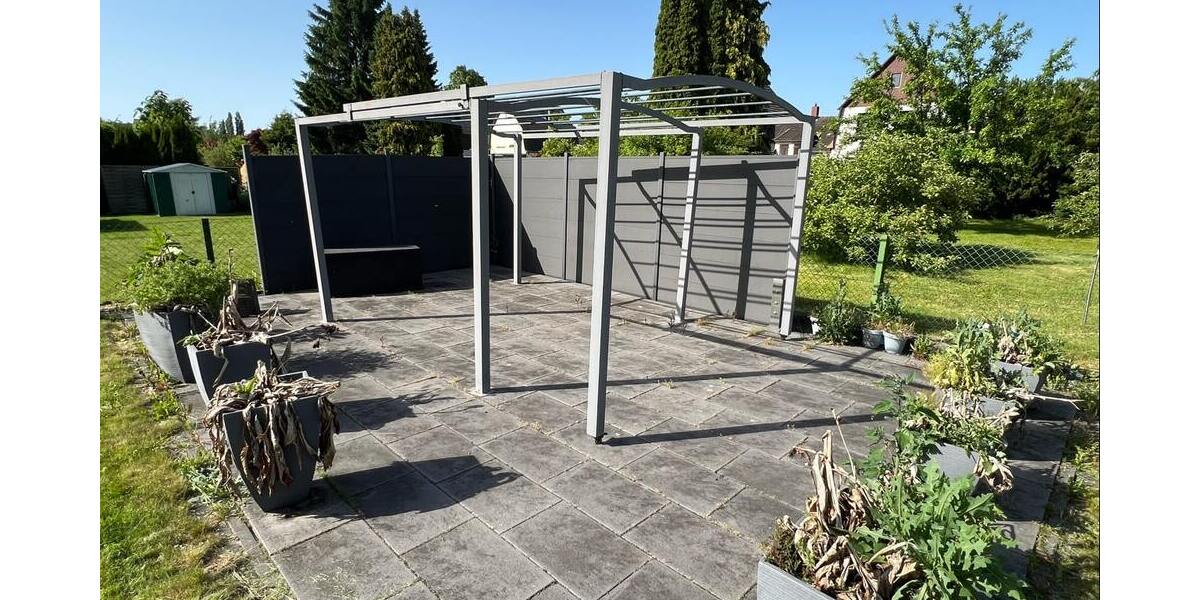 zweite Terrasse im Garten