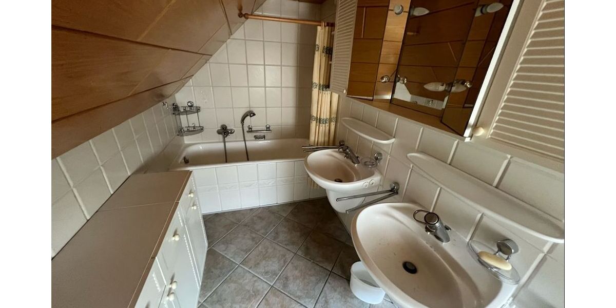 ... Wanne im Obergeschoss