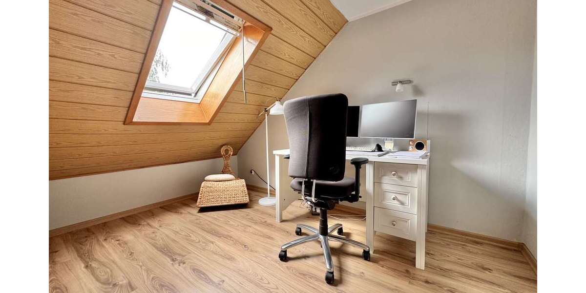 Praktisches Arbeitszimmer (DG)