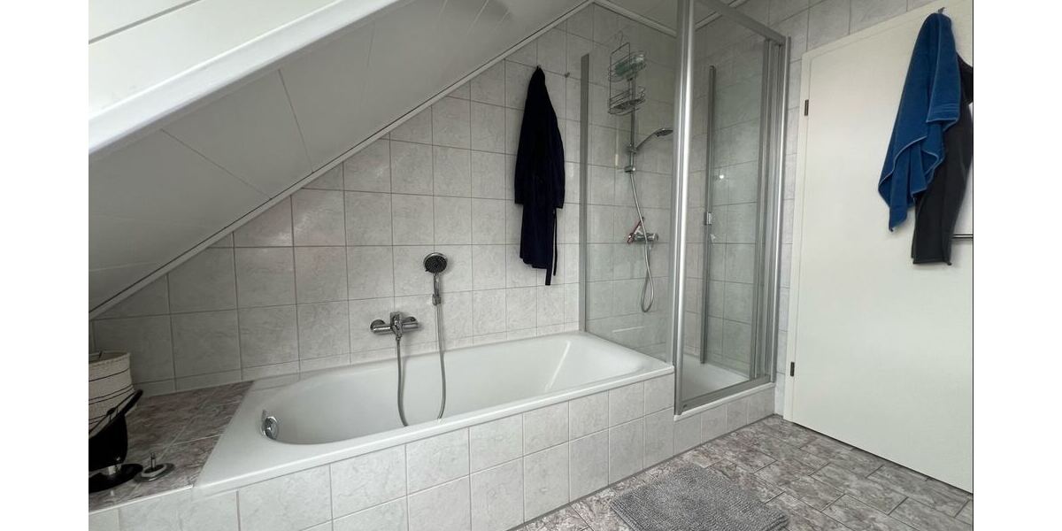 ... Wanne + Dusche