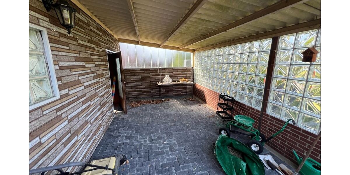 überdachte Terrasse am Haus