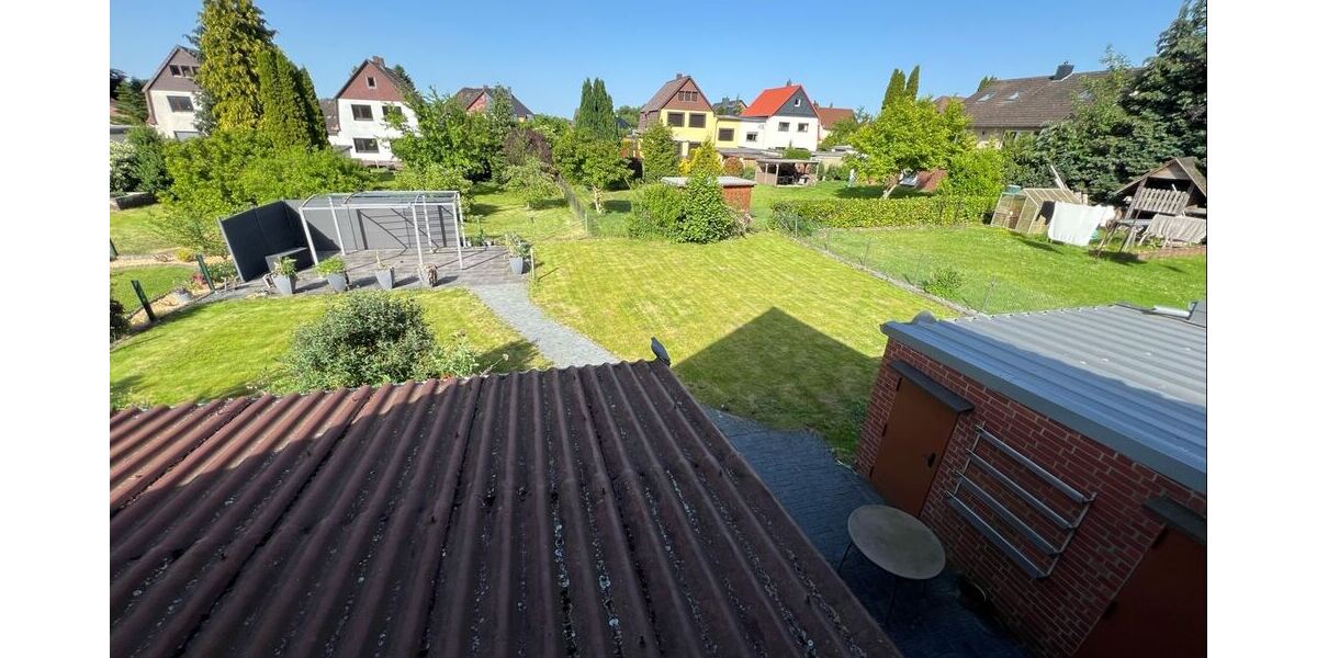Blick aus der Loggia in den Garten