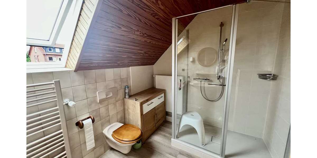 ...mit Dusche (DG)