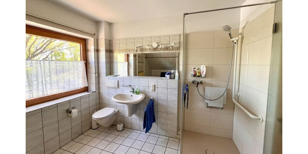Bad mit Dusche ...