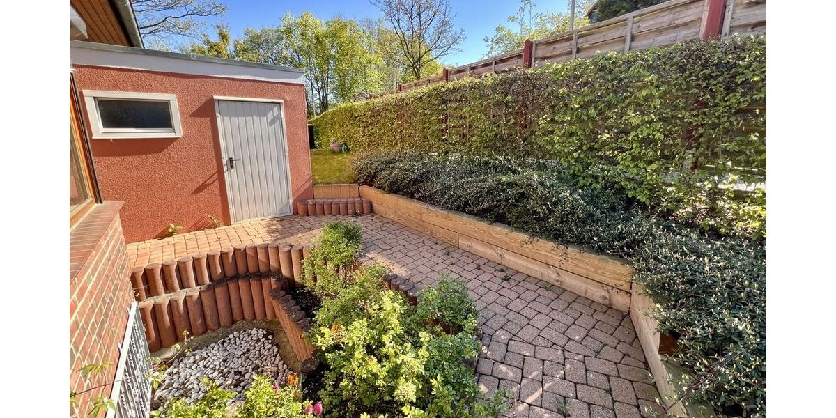 Zugang vom Garten zur Garage